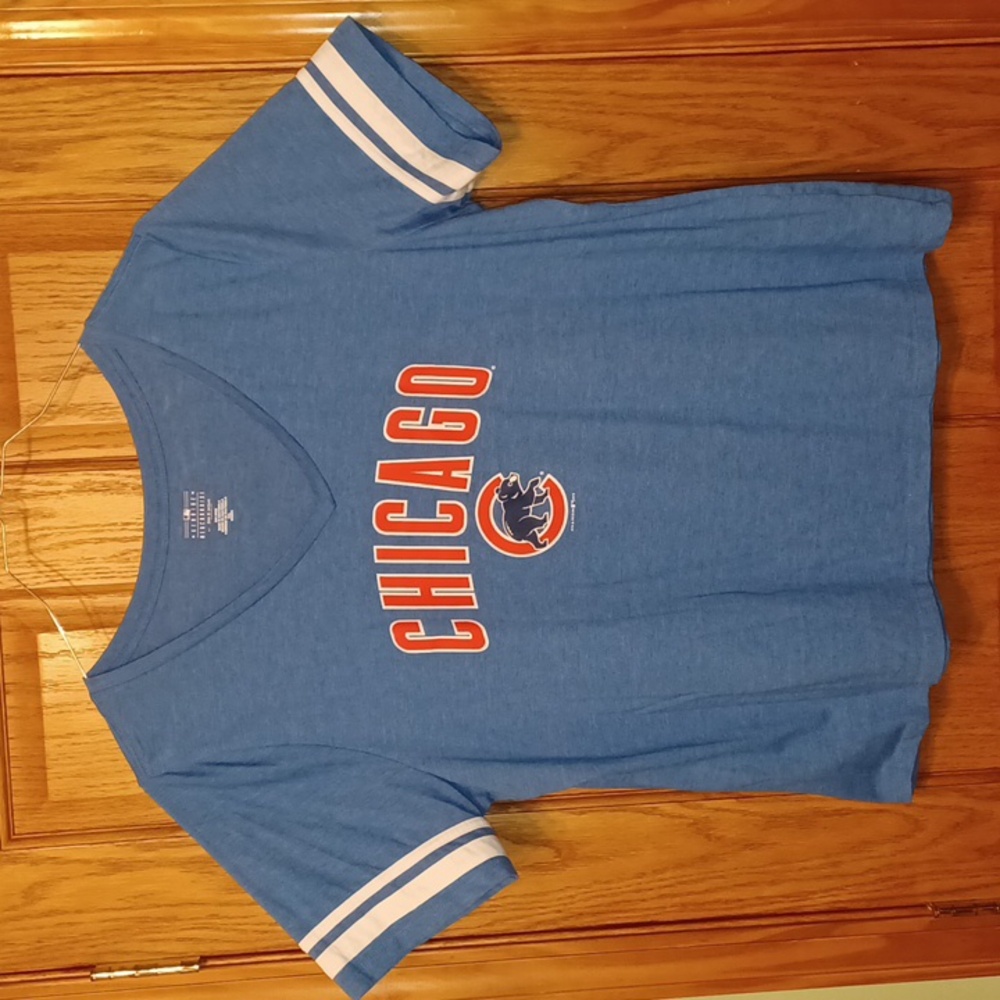 NWOT 5th & Ocean Blue Women's V-Neck Tee - Chicago Cubs XXL